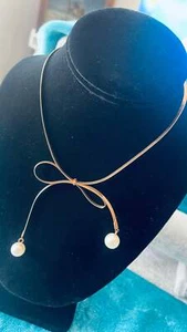 Bow choker necklace pearl pendant. Gold tone flat chain necklace. - Picture 1 of 3