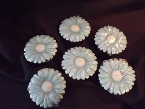 6 NEW Yankee Candle BLUE DAISY FLOATING CANDLES NIP - Picture 1 of 6