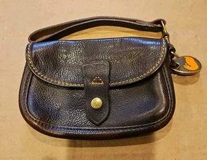 Dooney & Bourke Twist Flap Wristlet - Bild 1 von 5