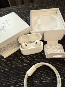 Apple - AirPods Pro (2. Generation) mit MagSafe Ladecase (USB-C) - Bild 1 von 1