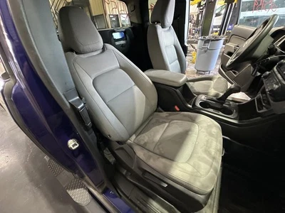 CUBO ASIENTO DELANTERO CHEVROLET COLORADO CABINA EXTENDIDA TELA DERECHA GRIS Foto 1 de 4