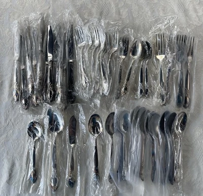 Vintage 45 Pc. Oneida Country Lane Ballad Pattern Silverplated Flatware Set 1953 - Image 1 of 4