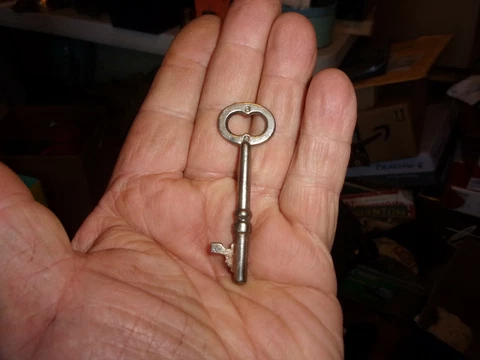ANTIQUE. SOLID BARREL SKELETON KEY. 2 5/8  " MARKED NO. 2 S Cover