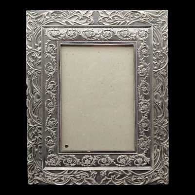 Marco de fotos floral Art Nouveau ornamentado - Flor de hoja botánica gris plata 5x7 Foto 1 de 4