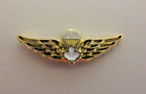 Canadian Forces Parachute Wing Facsimile - White Leaf - Lapel Pin - Picture 1 of 2
