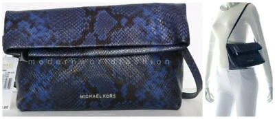Bolso clutch Michael Kors Daria plegable de cuero en relieve azul eléctrico Foto 1 de 3