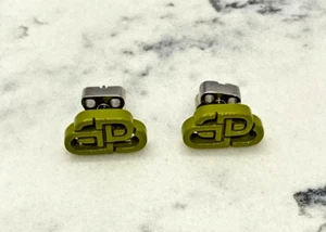 Auth BALENCIAGA BB Green Earrings - Pre owned / KG3852 - Picture 1 of 6