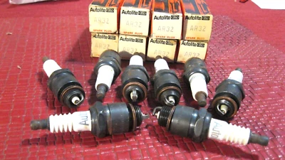 Lote de 8 bujías NOS Mopar 1959-1965, AR32, 318,361,383,413,426 Foto 1 de 3