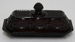 Plato de mantequilla cubierto vintage Avon rojo rubí en relieve colección Cape Cod 1876 - Imagen 1 de 12