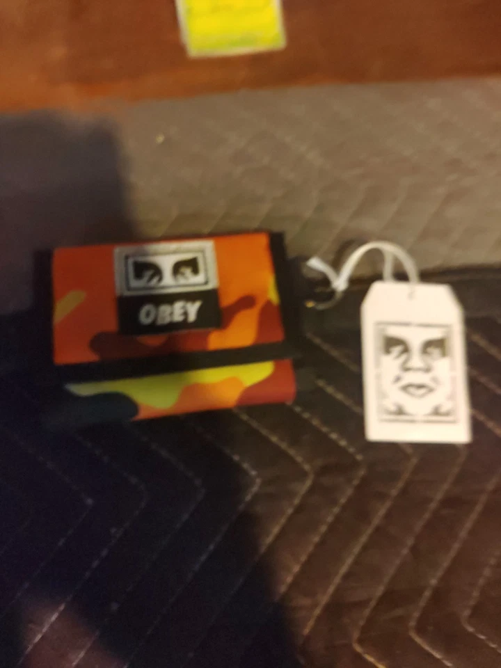 Cartera de Lona OBEY Nueva Con Etiquetas Excelente Estado Foto 1 de 4