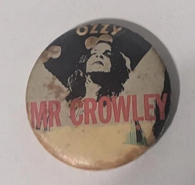 Raro 1980 - Ozzy Osbourne's Mr, Crowley canción Pinback Pin (Aleister Crowley) - En muy buen estado Foto 1 de 2