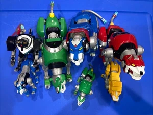 Playmates Voltron Random Lot Of 7 Figures - Mix Of Complete & Incomplete Pieces - Picture 1 of 19