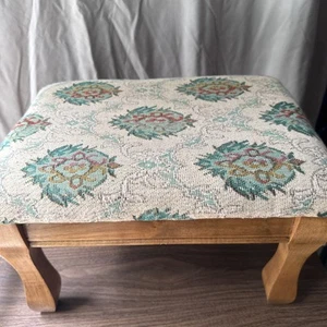 Vintage OTTOMAN / FOOTSTOOL with Padded Tapestry Top 15" x 11" x 9.5โ - Picture 1 of 16
