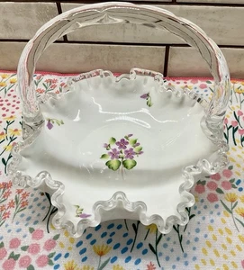Cesta Fenton Violetas en la Nieve Cresta Plateada Sin Astillas Grietas Ni Pulgas Usada en Excelente Condición - Imagen 1 de 6