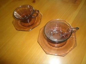 2 VINTAGE HAZEL ATLAS MOROCCAN PURPLE AMETHYST GLASS CUP & SAUCERS EC - Picture 1 of 6