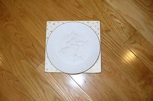 Avon 1985 Porcelain Christmas Plate ~ A Child's Christmas ~ Trimmed in 24K Gold - Picture 1 of 5