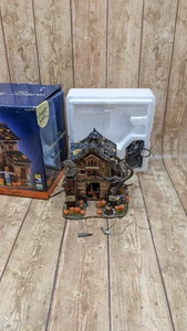 2005 Lemax Spooky Town Collection Creepy Barn beleuchtetes Gebäude (55222) LESEN - Bild 1 von 9