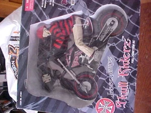 WEST COAST CHOPPERS JESSE JAMES 1:6 MASSSTAB SCHÄDEL CHOPPER NEU IM KARTON FUNKGESTEUERT - Bild 1 von 6