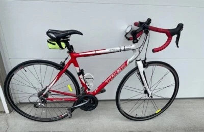 Natal EUA Trek PILOT 5 BICICLETA DE ESTRADA FIBRA DE CARBONO 56 cm vermelho e branco - Imagem 1 de 4