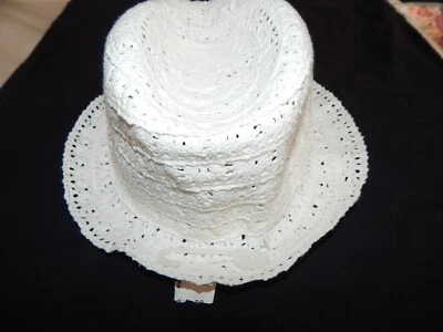 NUEVO CON ETIQUETAS Bebé Gap Niñas Talla Pequeña 18-24 Meses Blanco Crochet Pascua SOMBRERO Fedora Foto 1 de 4