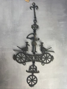 Art populaire décoration murale à suspendre en métal laiton patiné ciselé - Imagen 1 de 6