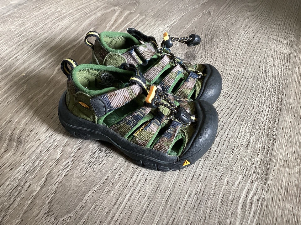 Sandalias Keen Little Kids Talla 8 Niños 1006037 Verde Camufladas Zapatos Agua Newport Foto 1 de 4