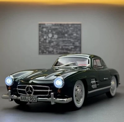 1:32 1954 Mercedes‑Benz 300SL Diecast Model Car Alloy Vintage Toy Gift w/ Light - Image 1 of 4