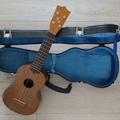 LUNA No.160 Vintage Japanese Ukulele w/ Original Case & Worth Fluorocarbon Stri - Image 1 of 4