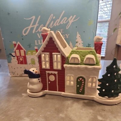 BATH & BODY WORKS CHRISTMAS HOLIDAY VILLAGE LUMINARY CANDLE HOLDER 2013 - Image 1 of 4