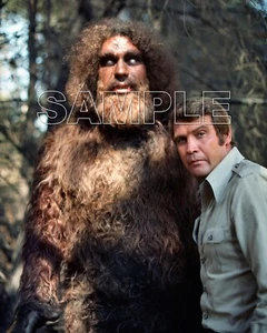 SIX MILLION DOLLAR MAN 8X10 Photo 316-13 LEE MAJORS & ANDRE THE GIANT as Bigfoot - Picture 1 of 4
