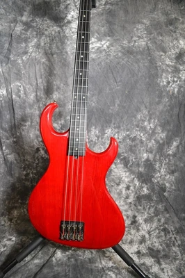 Bajo piezoeléctrico Turner 1995 sin trastes en excelente estado, estuche rígido. Foto 1 de 4