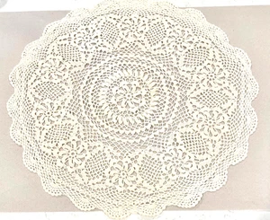 Vintage gehäkelte Baumwolle 19" rund cremeweiß Deckchen Tischplatte mit gewelltem Rand - Bild 1 von 5