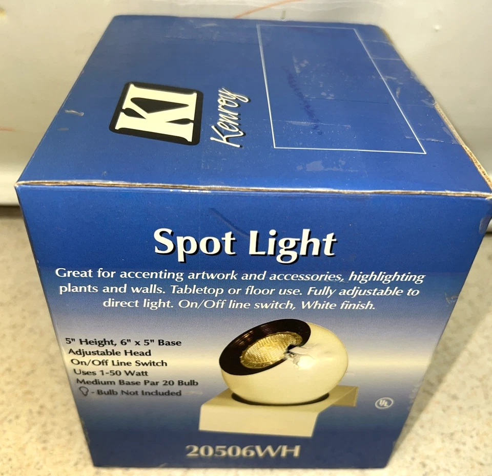 Luz puntual blanca Kenroy Home 20506WH nueva en caja Foto 1 de 4