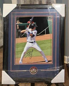 Kris Bryant SIGNED Chicago Cubs 11x14 photo In Custom Matted 16x20 frame-PSA LOA - Picture 1 of 2