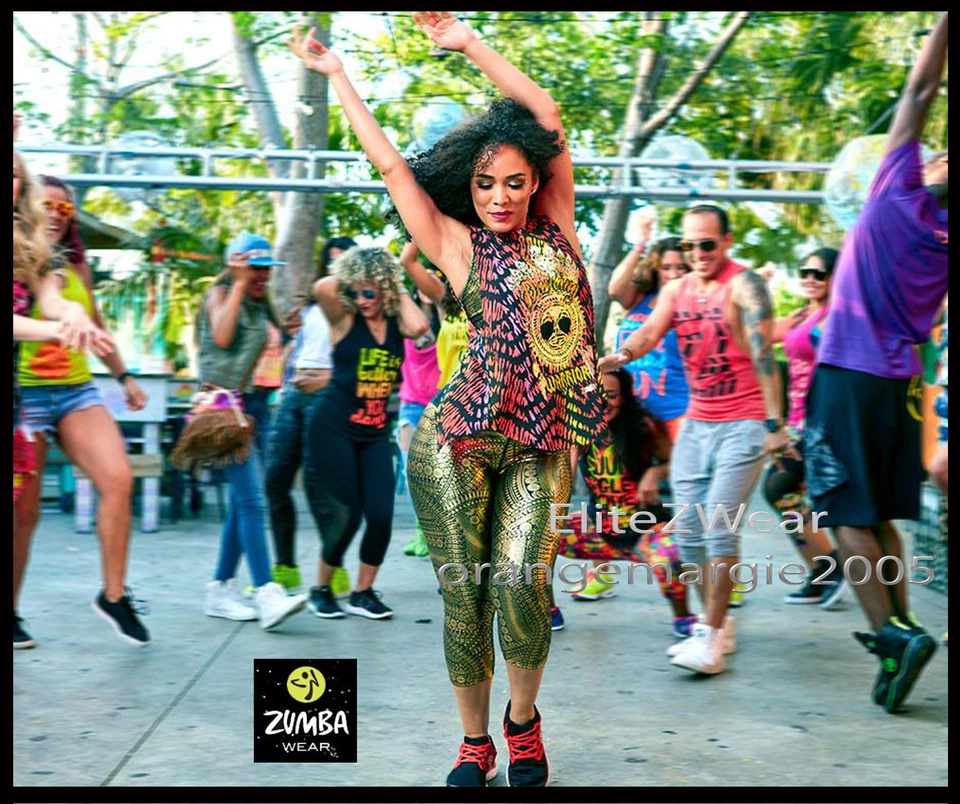 JUEGO DE 2 piezas Camiseta sin mangas ZUMBA Dancing Warrior espalda abierta + Leggings Capri Metálicos dorados Foto 1 de 4