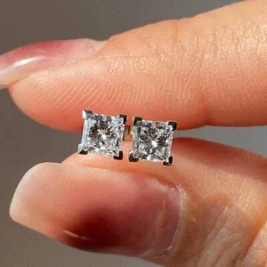 Aretes de moissanita de corte princesa de 5 mm para mujer enchapados en oro blanco de 14 k - Imagen 1 de 10