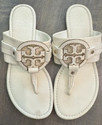 Sandalias Chanclas Tory Burch Amanda EE. UU. 8,5 Cuero Dorado Blanco Logo T Foto 1 de 4