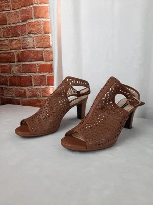 Sandálias Alex Marie Shoes marrom tamanho 10 recorte, slingback  - Imagem 1 de 4