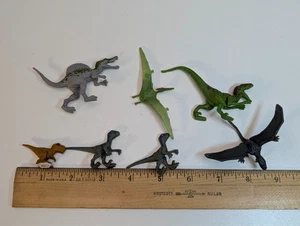 Lotto 7 miniature Jurassic Park / World: Dino Minis, Baby "Blue" Velociraptors - Foto 1 di 11
