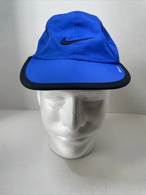 Gorra para correr Nike Featherlight Dri-Fit con correa ajustable talla para niños pequeños Foto 1 de 4