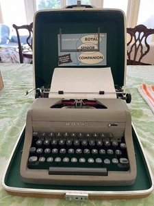 Macchina da scrivere portatile originale, FUNZIONANTE 1954 ROYAL Senior Home Companion  - Foto 1 di 11