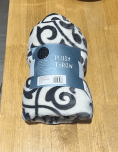 Wayland Square Swirl Pattern Plush & Luxurious Comfort Throw Blanket 50”x60” NEW - Picture 1 of 7