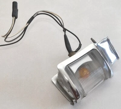 Carcaça de luz de estacionamento dianteiro direito Ford Fairlane/Torino NOS 1968-1969 - Imagem 1 de 4