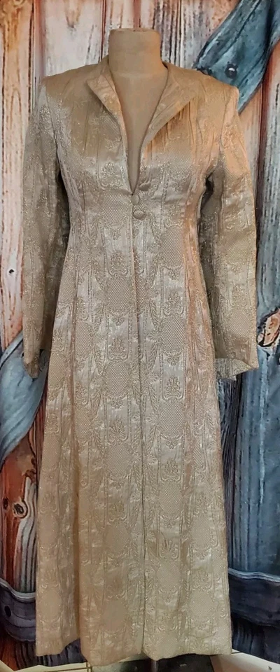 Abrigo de seda vintage Peggy Jennings crema y dorado  Foto 1 de 4