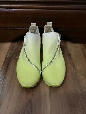 Tenis deportivo sin cordones DKNY Aida para mujer verde neón talla 7,5 M Foto 1 de 4
