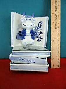 Rare Vintage Bosman Delft's Blauw Music Box Holland Pig on a Stack of Books - Picture 1 of 8