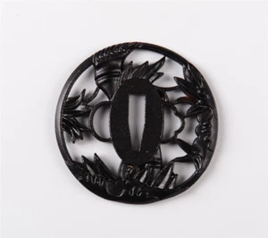 Schwarzgras Eisen Tsuba Handschutz für japanisches Katana Wakizashi Tanto Schwert - Bild 1 von 4