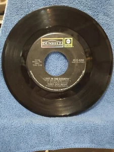 Three Dog Night 2 45's Never been to Spain, Out in the country records music - Picture 1 of 4