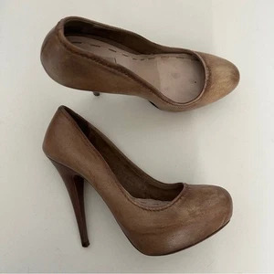 Tacones de aguja con plataforma Miu Miu bronceada desgastados talla 6,5 de EE. UU. - Imagen 1 de 10