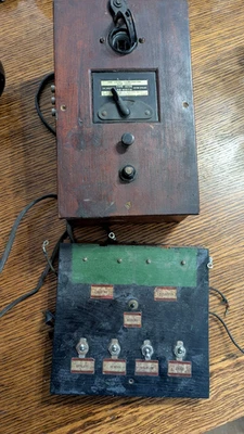 LIONEL CORP. N.Y. TYPE 1036 40 WATTS TRANFORMER In wooden Box  ??????and Swithes - Image 1 of 4